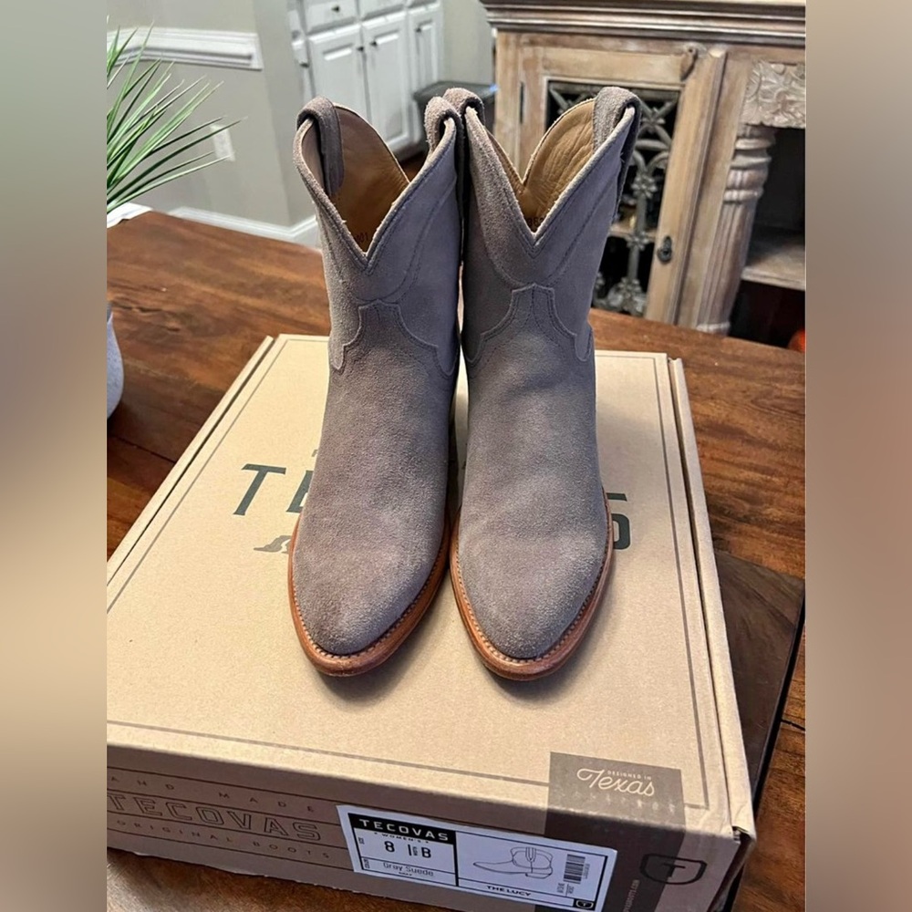 Tecovas- The Lucy- Gray Suede- size 8